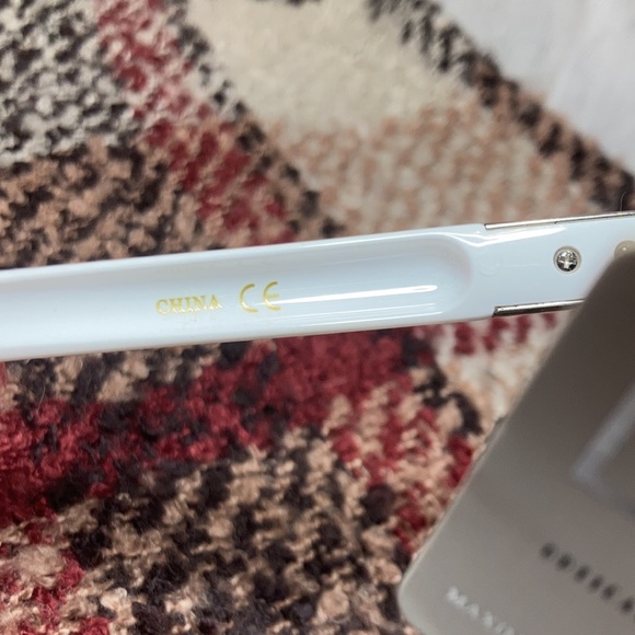 NWT DG White Framed Ladies Sunglasses - Picture 8 of 14